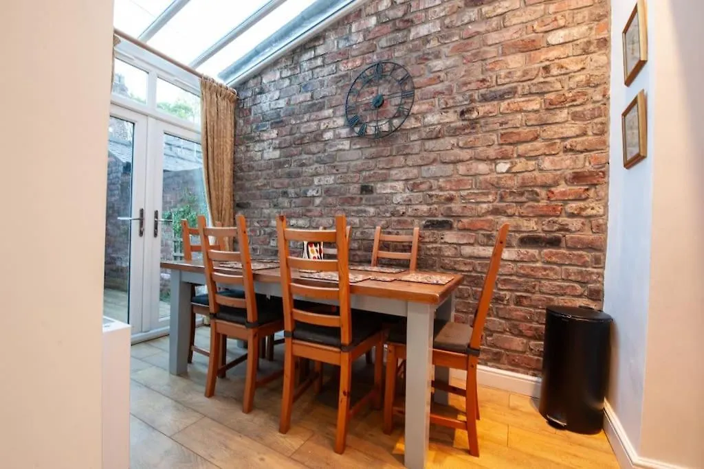 Clifford House - 4 Bed Home Within The City Walls York