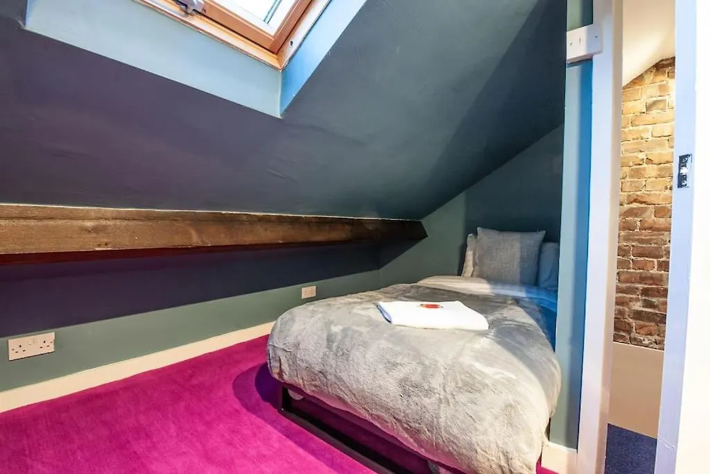 Clifford House - 4 Bed Home Within The City Walls York