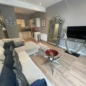Spacious Central 2bed , Wilmslow United Kingdom